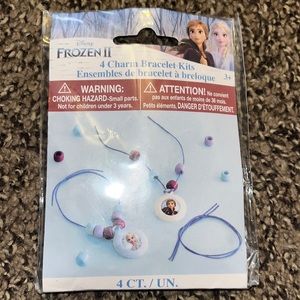 NWT!  Set of Charm Bracelets Kit Disney Frozen